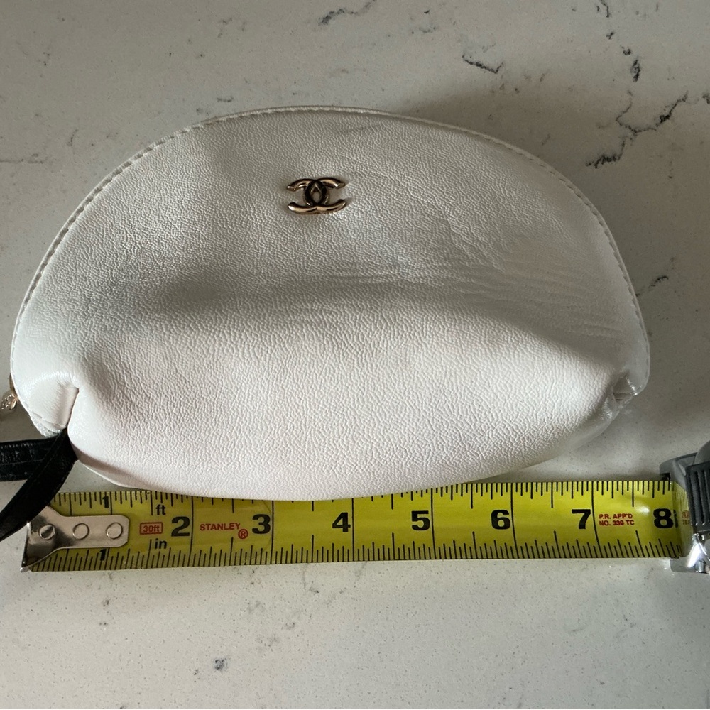 Chanel white clutch cosmetic makeup travel pouch bag - Picture 8 of 8